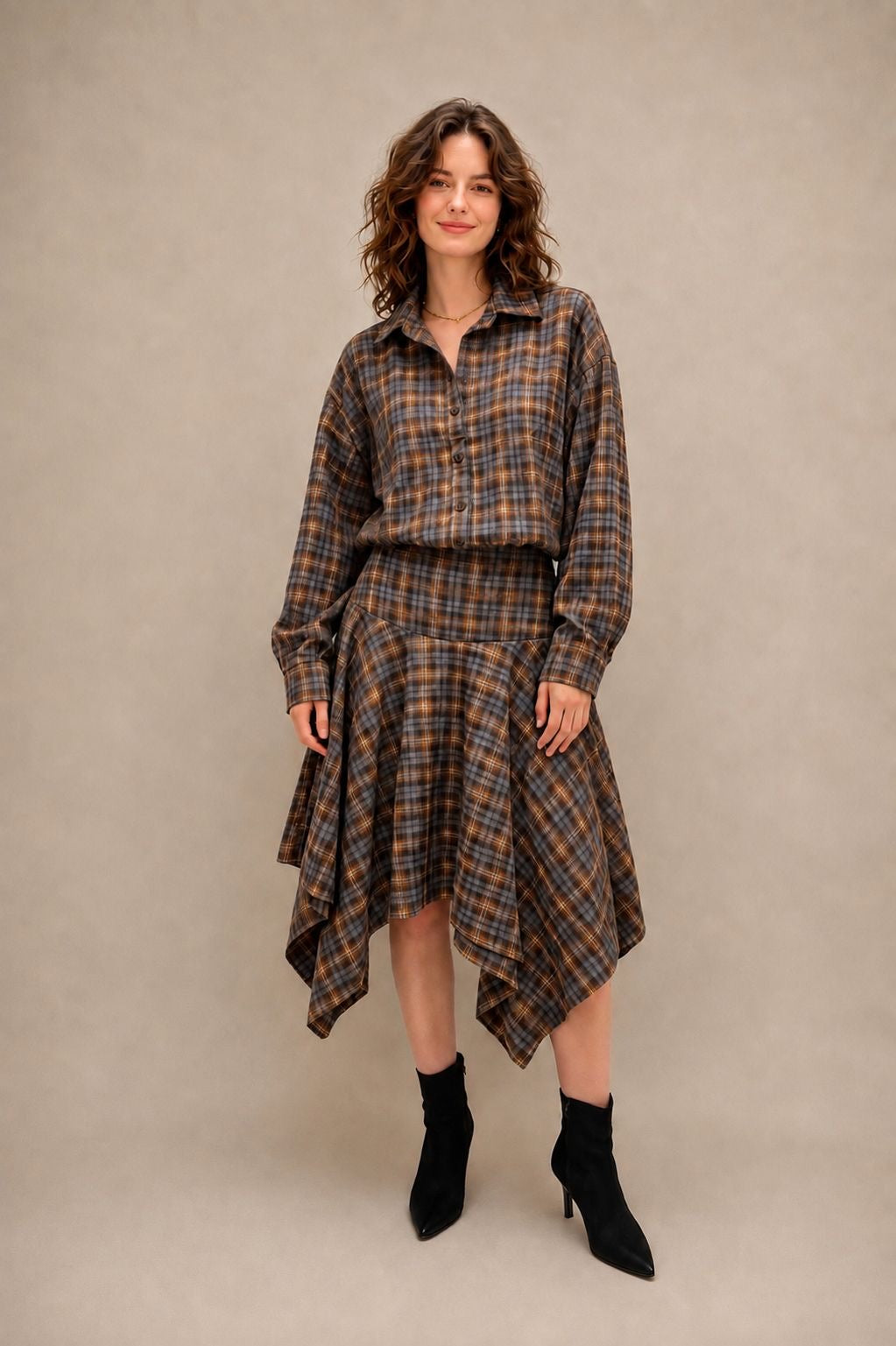 Ensemble Suzanne, chemise & jupe asymétrique à carreaux